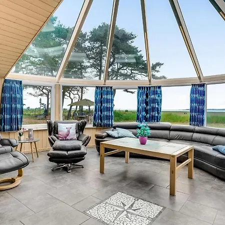 Four-bedroom Holiday In ブラーバンド
